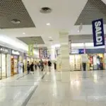 Il commercio domenicale conviene? Il dibattito sul lavoro festivo